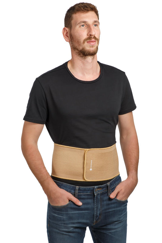 Man wearing Mövibrace umbilical hernia belt with built-in compression pad and adjustable closure